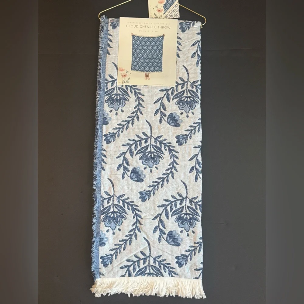 BLOOM Cloud Chenille Lightweight Reversible Floral Throw - Fringe - Blue/White